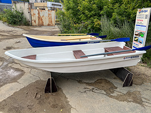 Моторно-гребная стеклопластиковая лодка картоп "Легант-353" Моторно-гребная лодка Легант-353